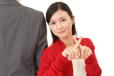 不安的亚洲女人