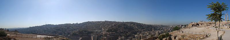 安曼:从安曼城堡(Amman Citadel)顶部俯瞰首都安曼全景，这里是历史和考古遗址，也是城市的