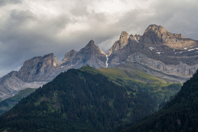 山脉凹痕杜米迪，Champéry，瑞士
