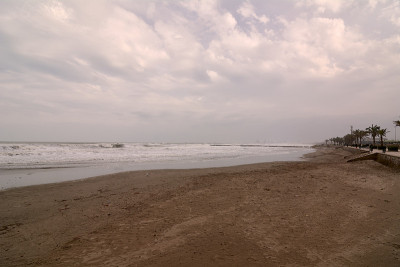 暴风雨过后的海滩景观