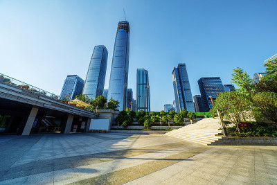 现代摩天大楼在商业区，贵阳，中国。