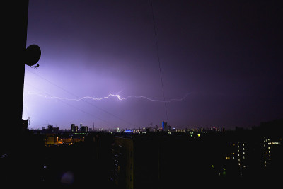 夜间雷击