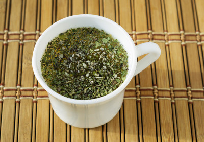 一杯花草茶。