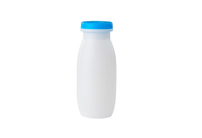 白色奶瓶为乳制品隔离上的白色