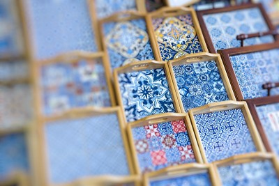 波尔图市场出售传统葡萄牙纪念品。葡萄牙