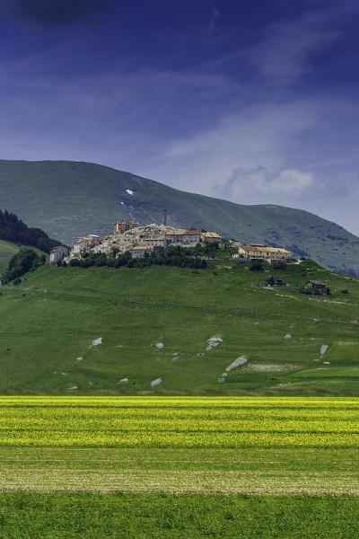 Castelluccio大钢琴，山川和乡村景观
