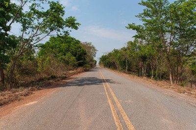 巴西中部乡村的当地公路