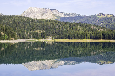 黑山Durmitor山的黑湖