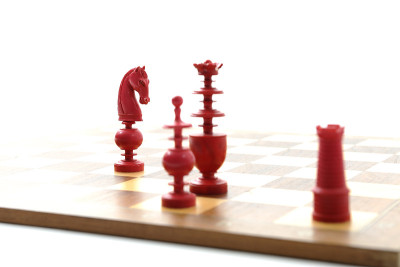 棋盘上的象牙色棋子