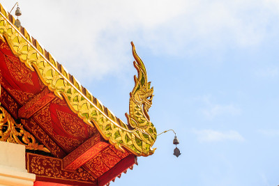 泰国清迈Doi素贴寺的龙雕