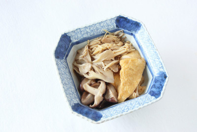 炖蘑菇和油炸豆腐