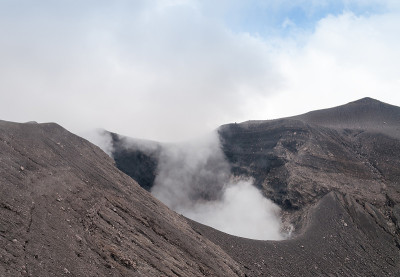 默拉皮火山火山口