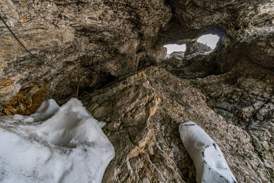 美丽的徒步旅行和攀登Zugspitze附近的埃尔瓦尔德和艾比西，德国最高的山