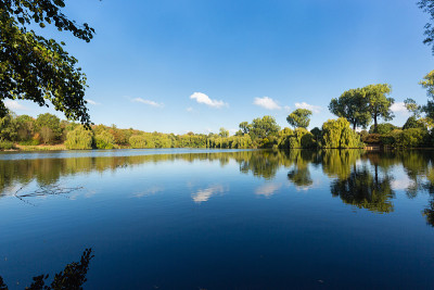 水反射湖在Krefeld /德国