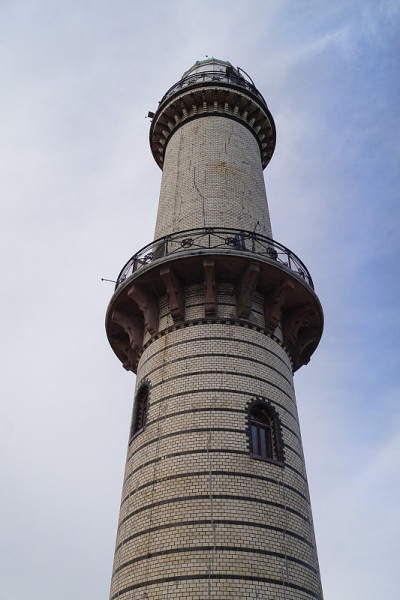 在Warnemünde的长廊上的灯塔