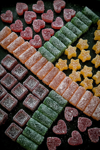 彩色蜜饯果冻，是欧洲圣诞节的传统甜点