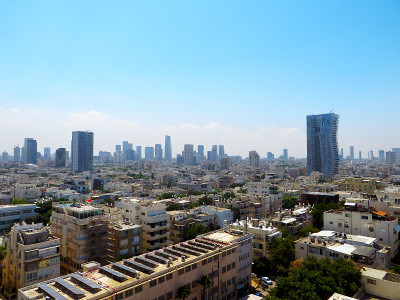 特拉维夫市的新老城区全景。2018年夏天,