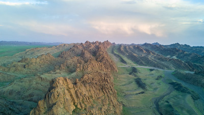 蒙古沙漠的山景