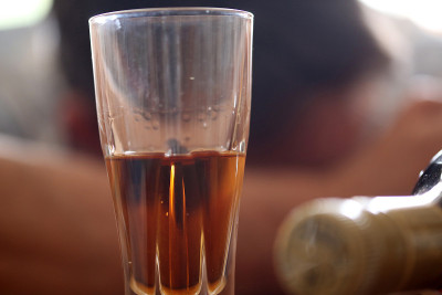 象征形象:家中有酗酒问题的男人