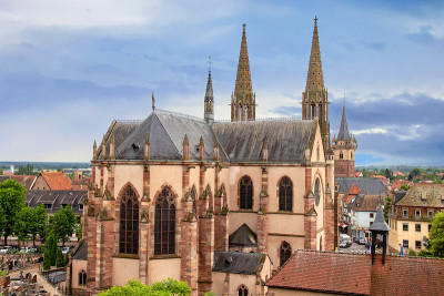 Obernai。圣皮埃尔和保罗教堂，阿尔萨斯，莱茵河下游。是伟大的