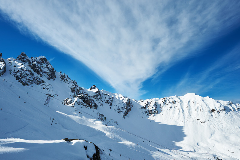 冬天有雪的山