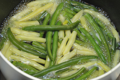 烹饪黄豆和青豆