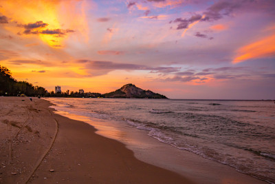 Suan Son Pradipat海滩日落在Prachuap Khiri汗，泰国