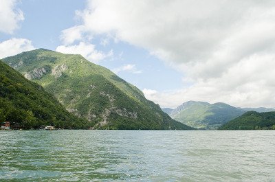 山和河
