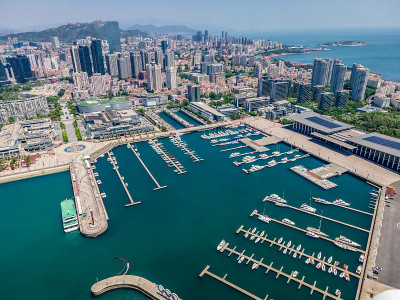 航拍青岛海岸线建筑景观天际线