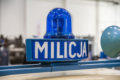 MILICJA铭文。老波兰共产党警车特写。