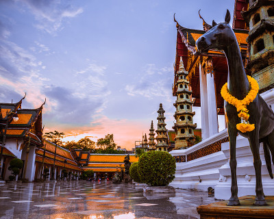 泰国建筑，wat sutat泰国曼谷