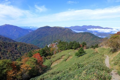秋，鹤木山，享受登山(德岛县)