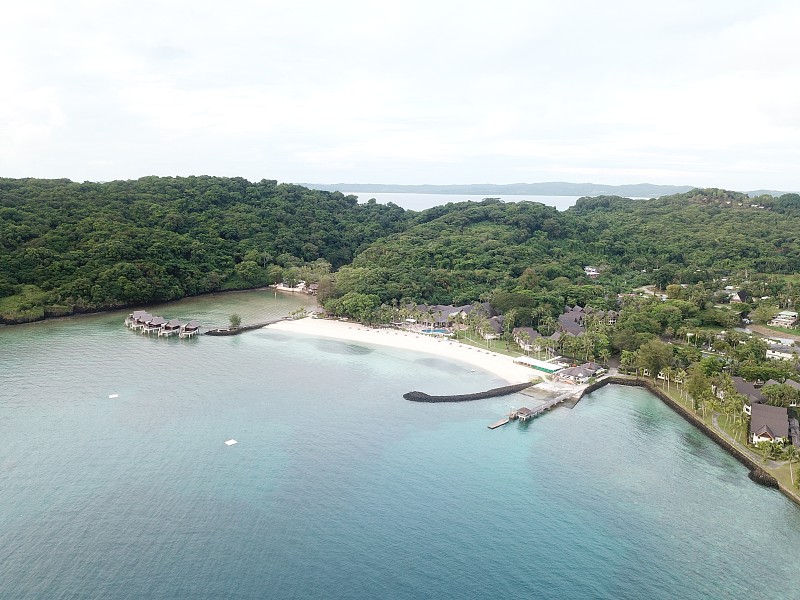 原始的蓝色海洋，帕劳的岩石岛屿