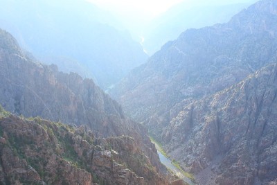 峡谷在黄昏