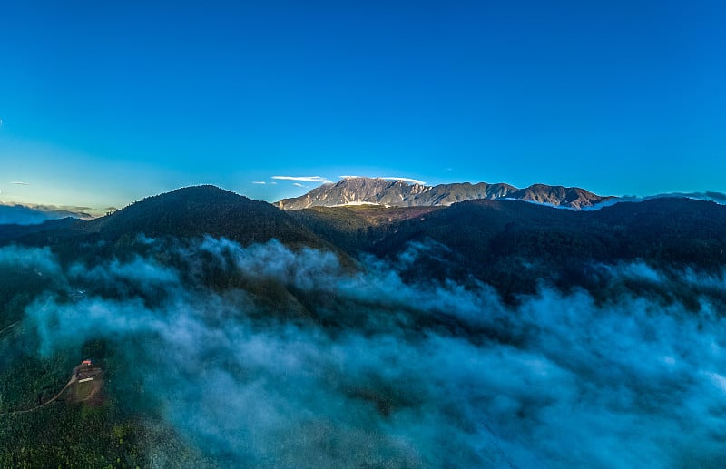 从天空俯瞰基纳巴卢山