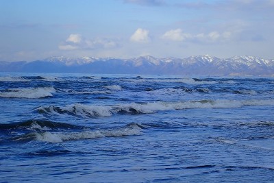 北海道的海浪和山脉