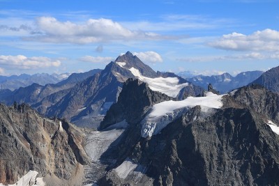 从提提斯山看到的高山。