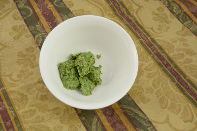 白碗里的菠菜蛋奶酥