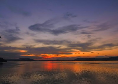 风景——印度古瓦哈蒂的雅鲁藏布江的夜景。