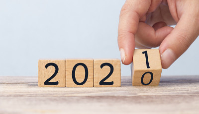 木方日历上的2020 - 2021年换手日期/新年概念