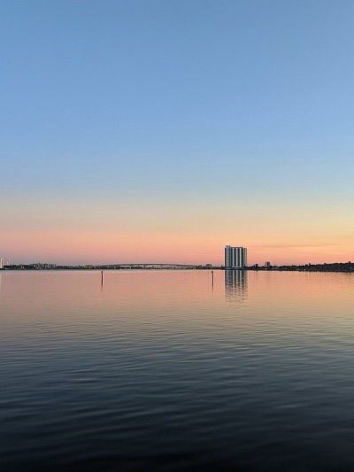 哈利法克斯河上的日落
