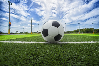 Soccer blue sky/在蓝天上踢足球