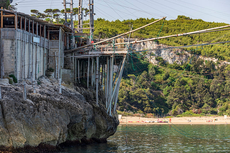 Trabucco del Gargano，佩斯基和维斯特之间的海岸