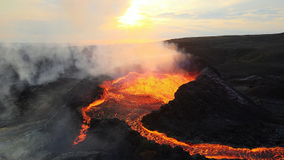 法格拉达斯火山喷发的鸟瞰图