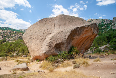 “El Tolmo”巨大的花岗岩质量18米高，500吨