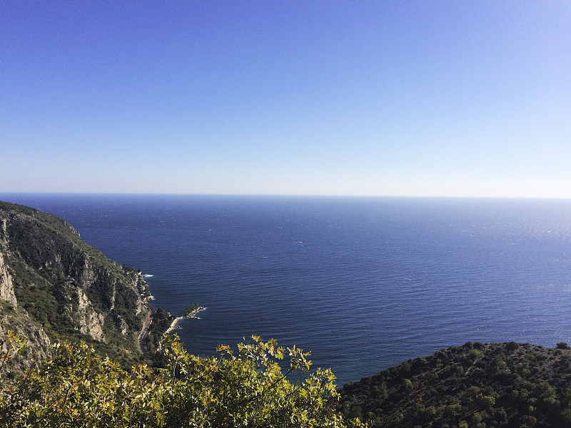 中世纪村庄Eze海岸的全景