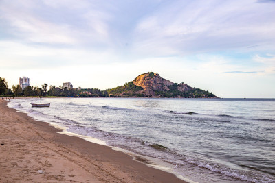 Suan Son Pradipat海滩日落在Prachuap Khiri汗，泰国