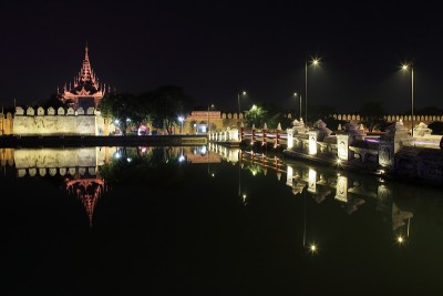 曼德勒皇宫的夜景