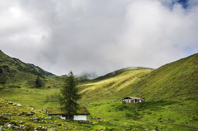 Tirolean阿尔卑斯山的乡村