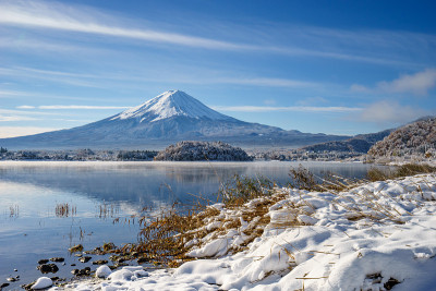 富士山，日本名山，日出水中倒影。
